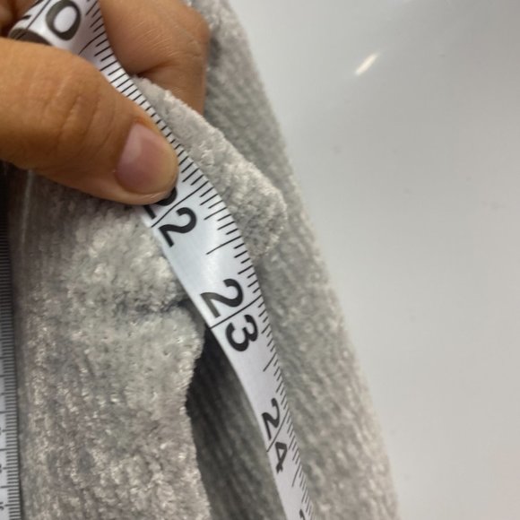 Hollister Gray V Neck Sweater Size XS - Picture 5 of 6